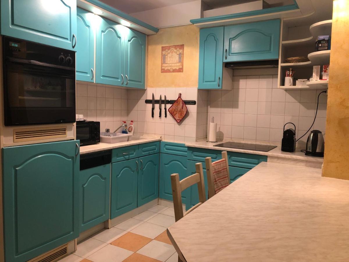 Large Apartment With Garage And Terrace Budapest Bagian luar foto