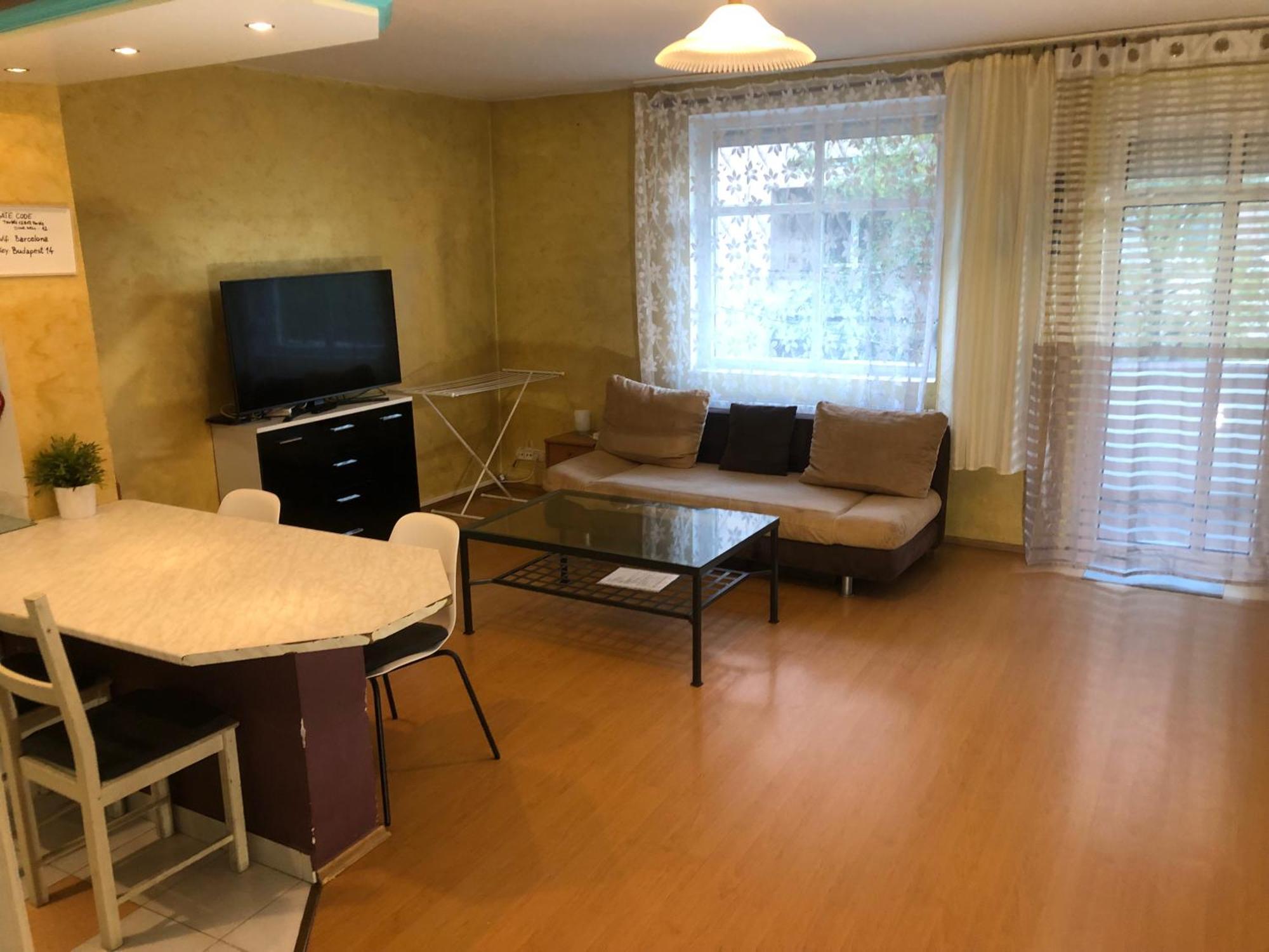 Large Apartment With Garage And Terrace Budapest Bagian luar foto